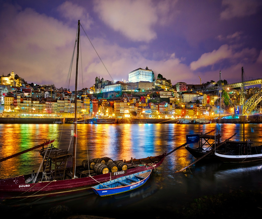 Au bord de la rivière à Porto – Coincé dans les douanes